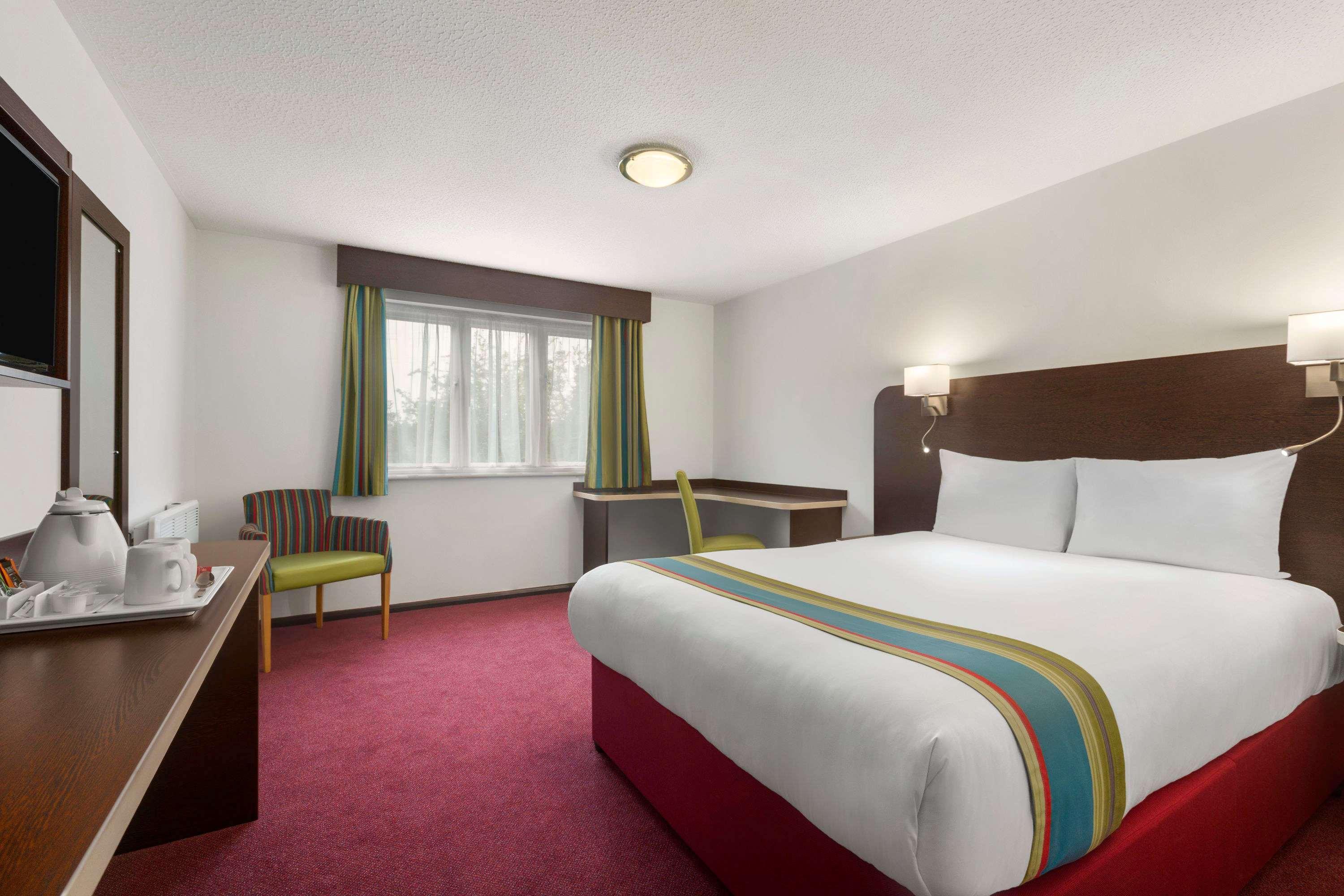 Ramada London South Mimms Hotel Potters Bar Room photo