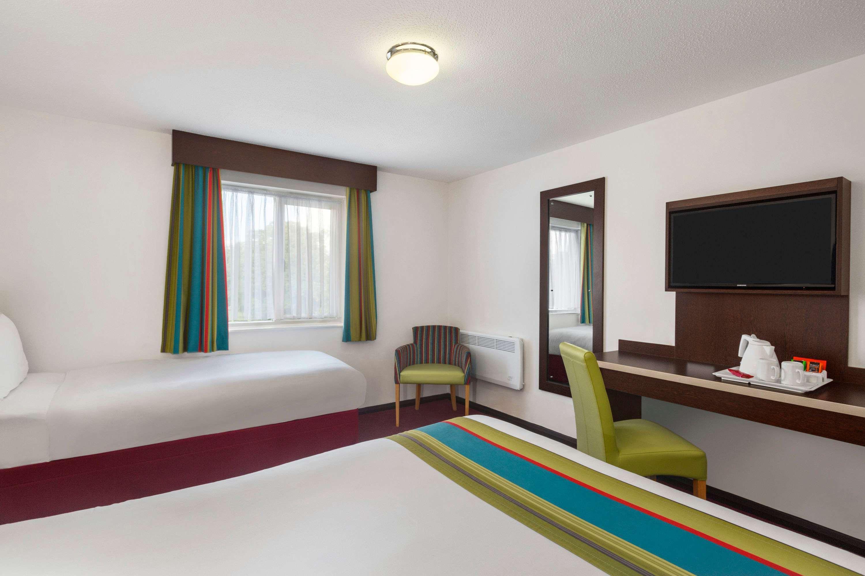 Ramada London South Mimms Hotel Potters Bar Room photo